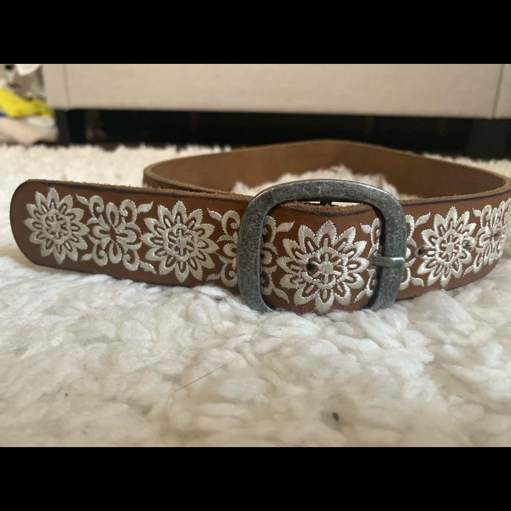 Embroidered belt 🪐